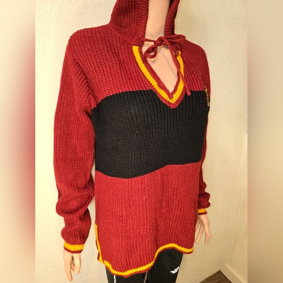 Harry Potter Gryffindor Hooded Pullover Knit Sweater Women's Size Medium - Picture 3 of 13